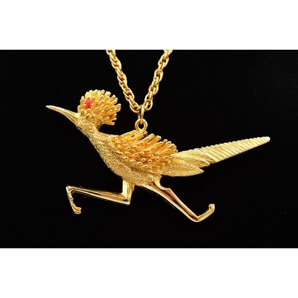 Vintage Roadrunner Necklace Pendant Brushed Textured Gold Tone Chunky 1980s Bin2 - Picture 1 of 12